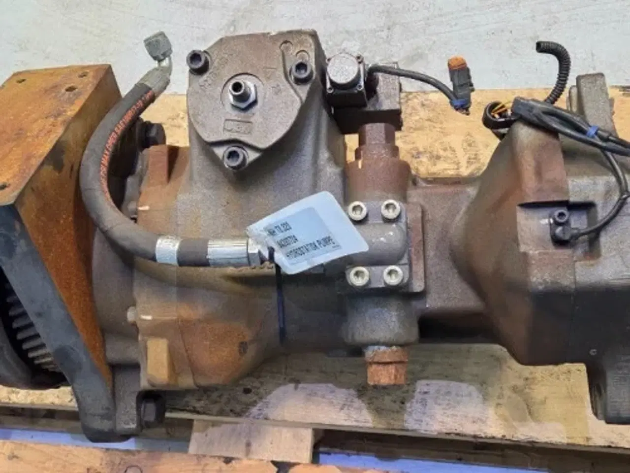 Billede 17 - New Holland T8.320 Hydrostatisk Pumpe 84393724