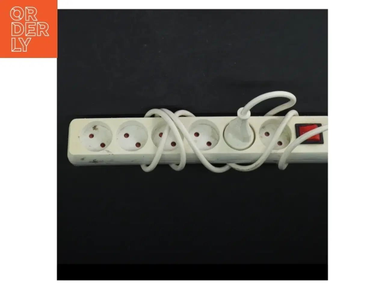 Billede 3 - Brugt stikdåse med 4 stik fra Eastech (str. 33x5,5 cm)