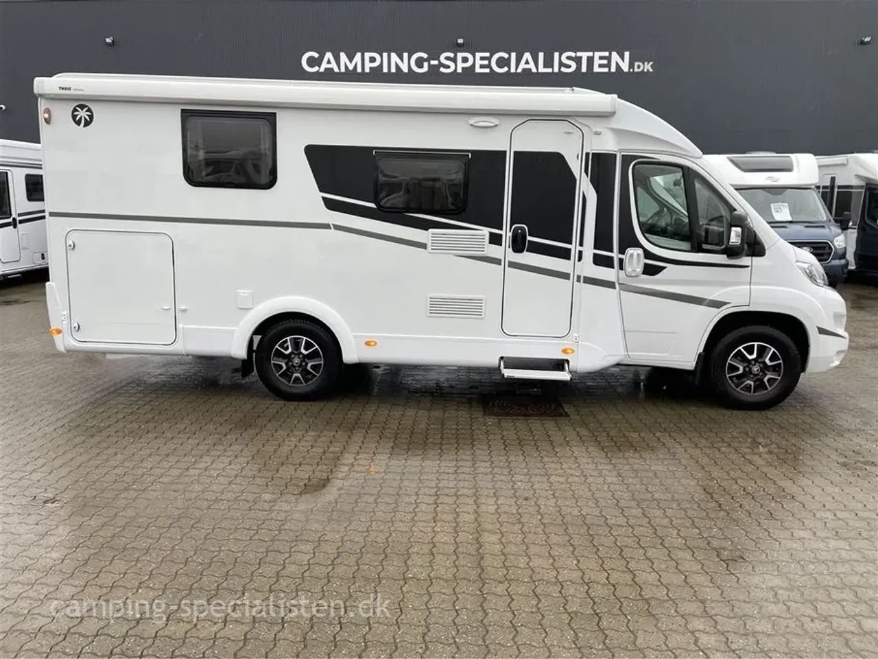 Billede 1 - 2024 - SunLight VAN V69 Adventure Edition   Står som ny - Sunlight V69 Adenture Edition 2024 model kan nu opleves hos Camping-Specialisten i Silkeborg