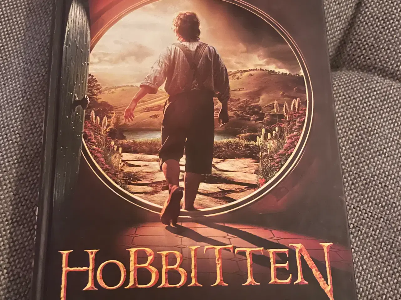 Billede 1 - Bogen Hobbitten af J.R.R. Tolkien på dansk