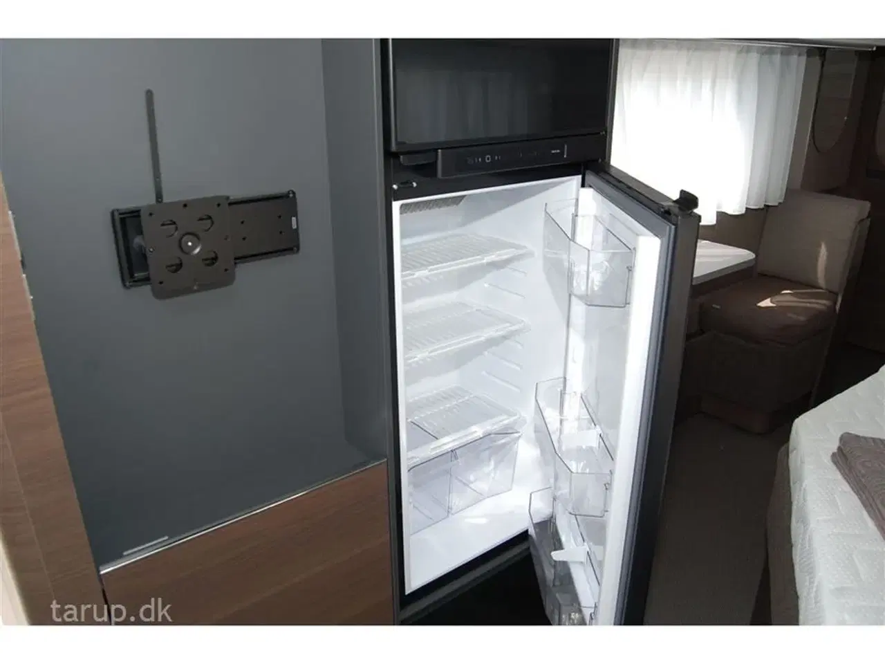 Billede 17 - 2023 - Adria Alpina 663 UK   Dobbeltsengs- og køjevogn, rundsidde-gruppe, ALDE varme, Truma Aircon. vandbåren gulv-varme,