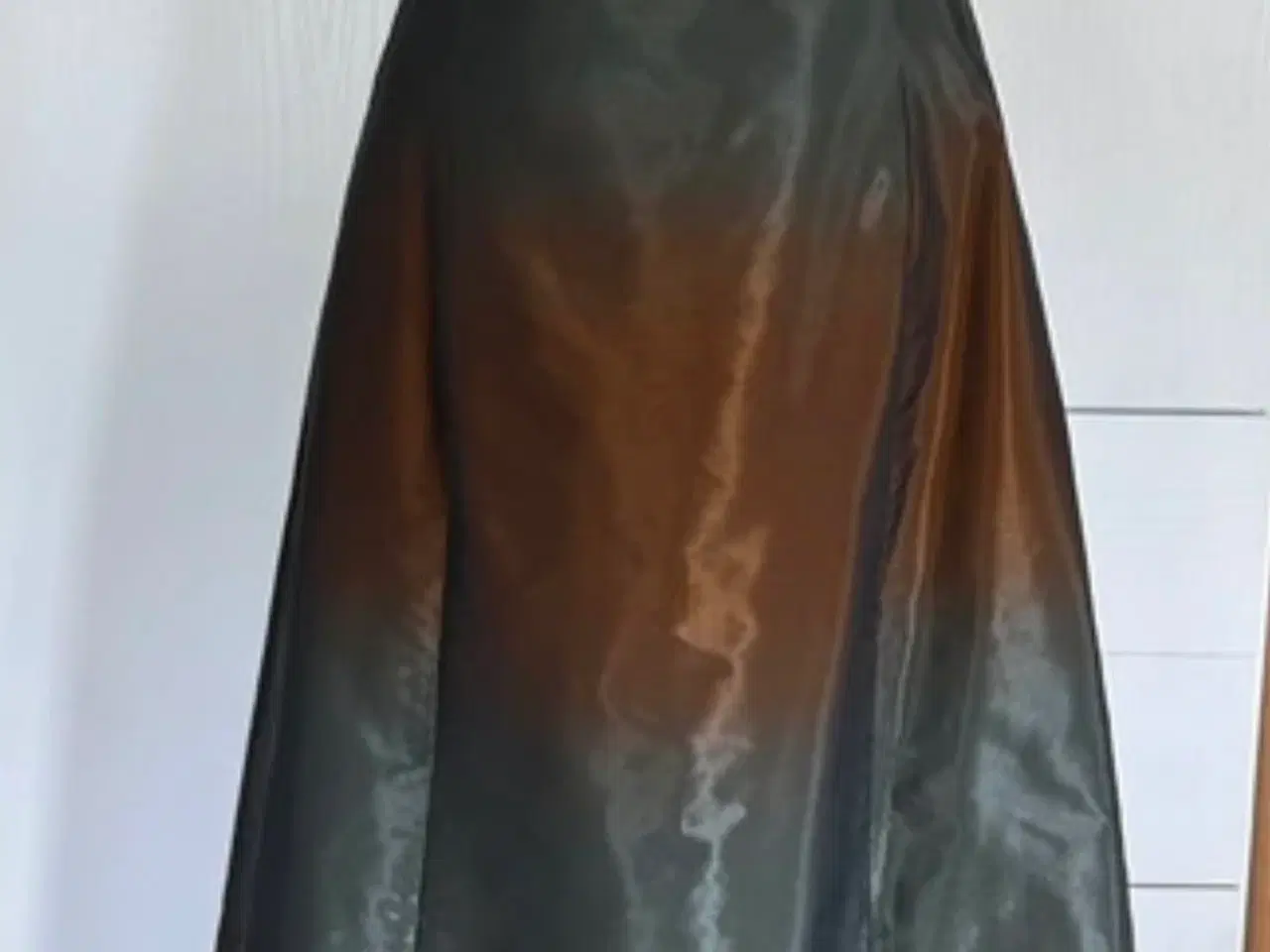 Billede 3 - Smuk, lang kjole med kort jakke