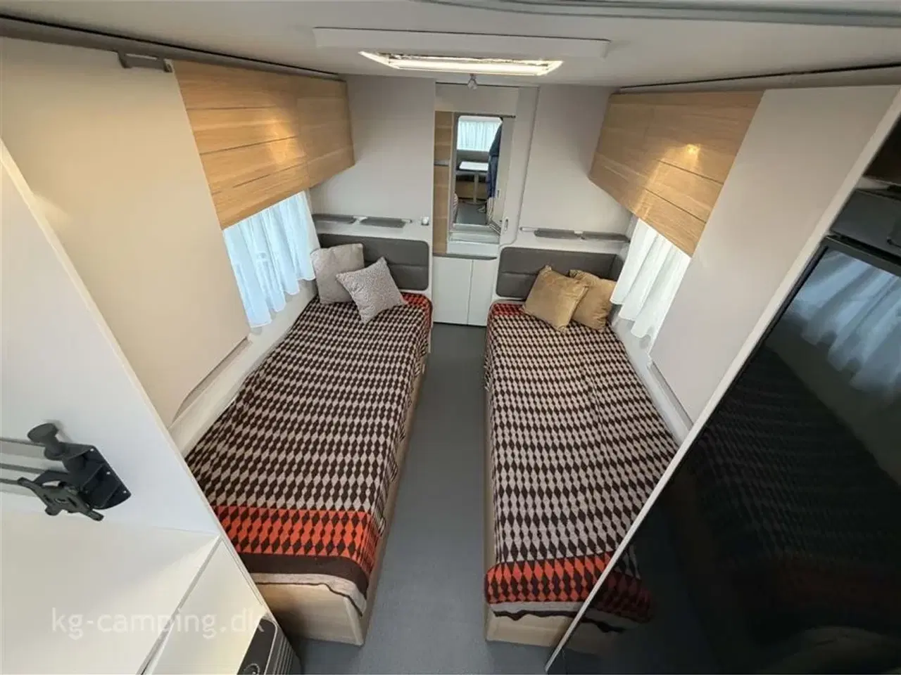 Billede 7 - 2021 - Adria Adora 572 UT   Flot enkeltsengsvogn med mover og soltelt. Velholdt og mulighed for nedvejning til 1700 KG