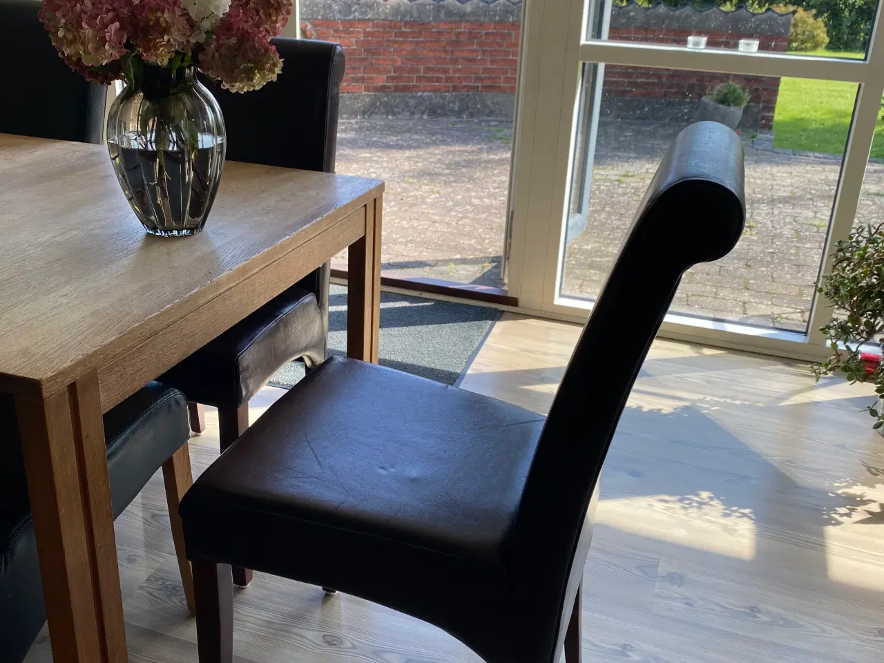 Billede 3 - 8 stk. Ergonomiske spisestole af brunt skind.