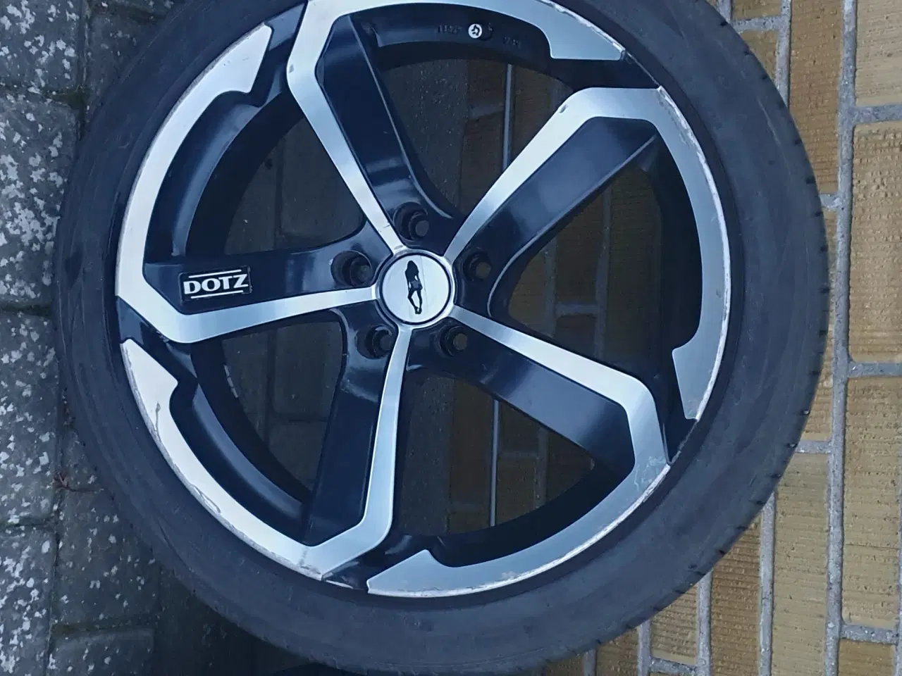 Billede 2 - Frække Dotz Hanzo 8.5x19" alufælge med gode dæk