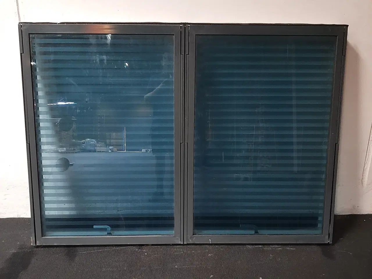 Billede 1 - Velfac topstyret vindue 2 fag, træ/alu, 2020x125x1425mm, antracitgrå/hvid