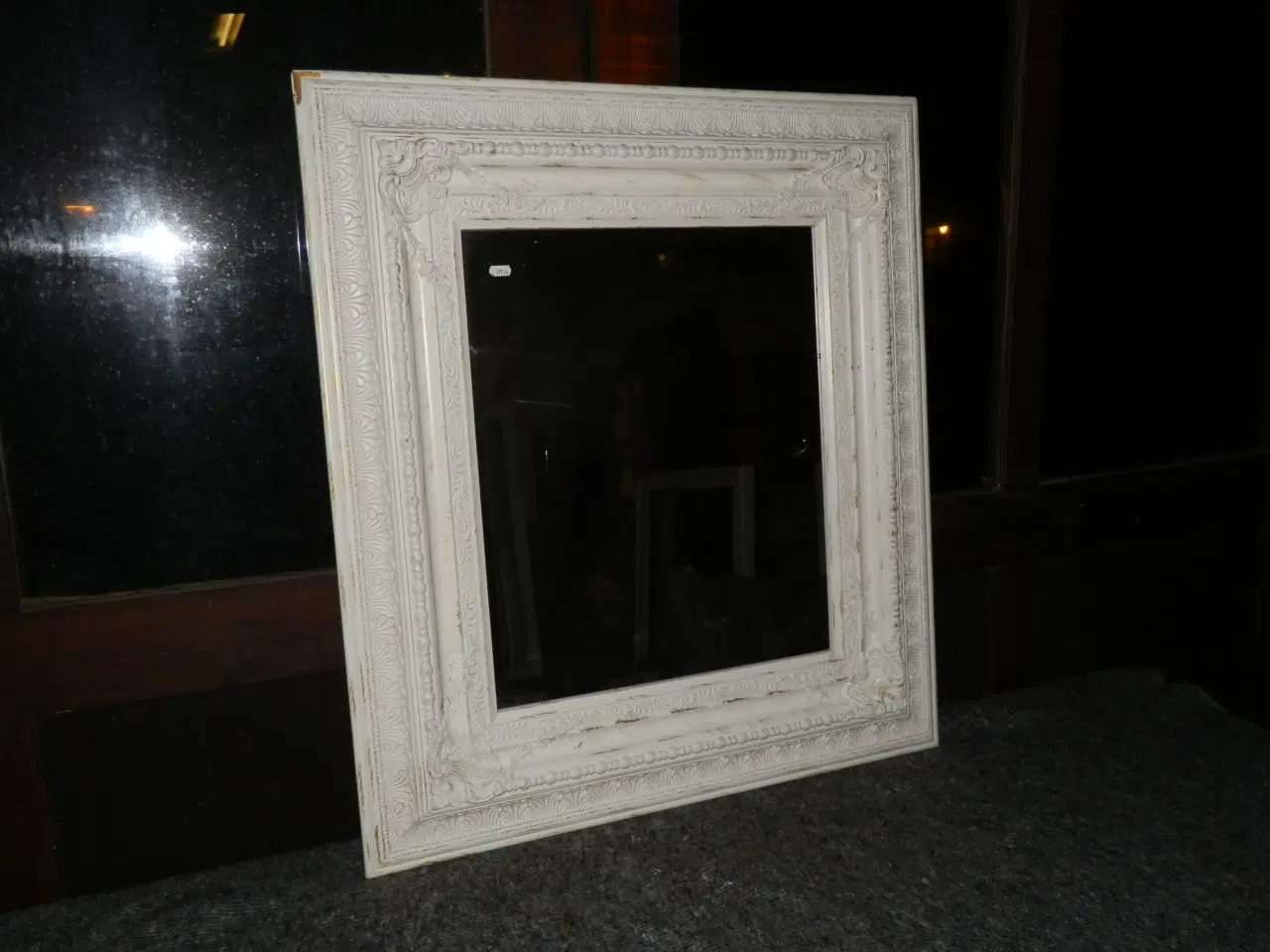 Billede 1 - Flot nyt hvidt spejl, dog med lille skade 