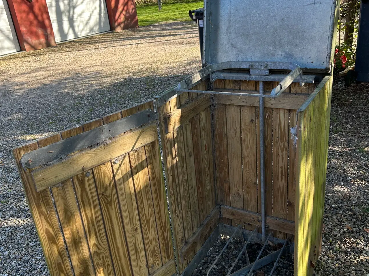 Billede 3 - Skraldespand med træ 