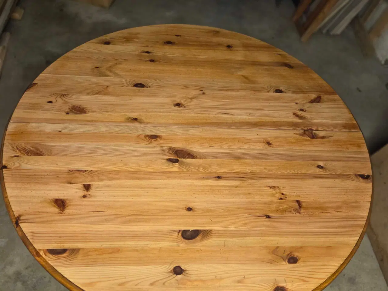 Billede 15 - Spisebord i træ