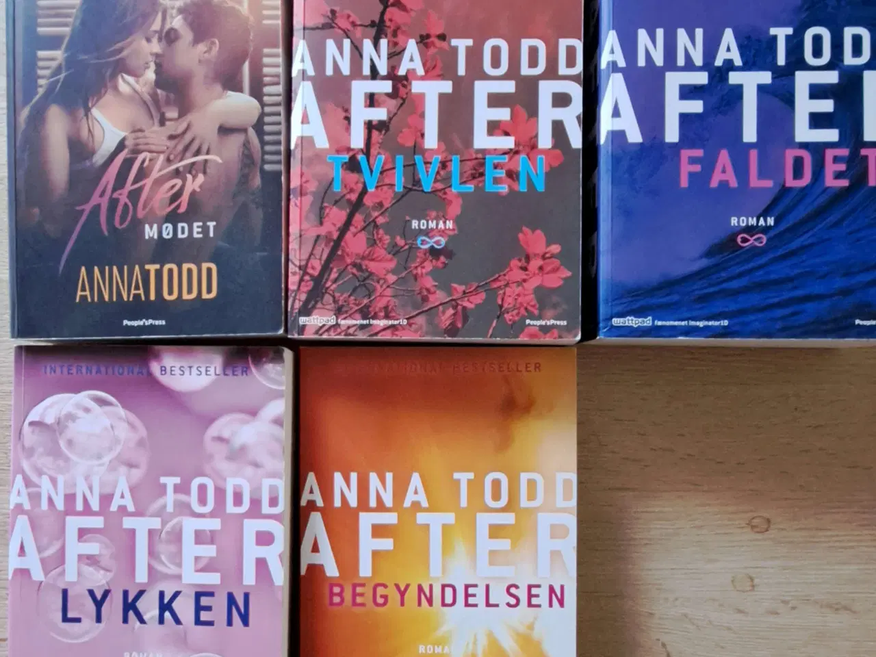 Billede 1 - Hyggelæsning kærlighedsserie: "AFTER" af Anna Todd