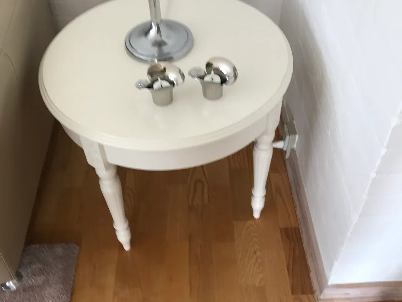 Billede 1 - sidebord  Hvidt
