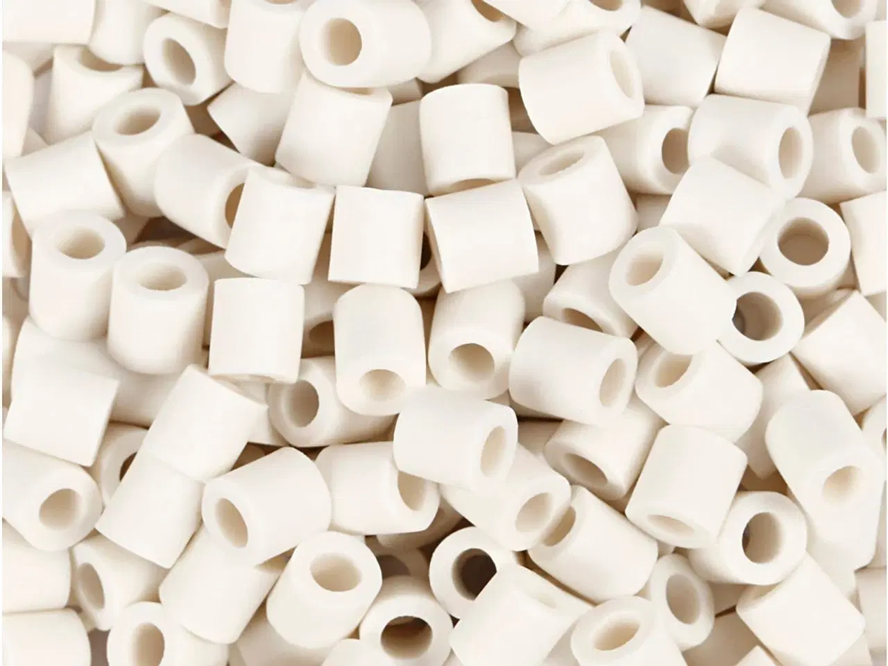 Billede 1 - NABBI BioBeads Rørperler, str. 5x5 mm, hulstr. 2.5 mm, medium, hvid, 3000 stk./ 1 pk.