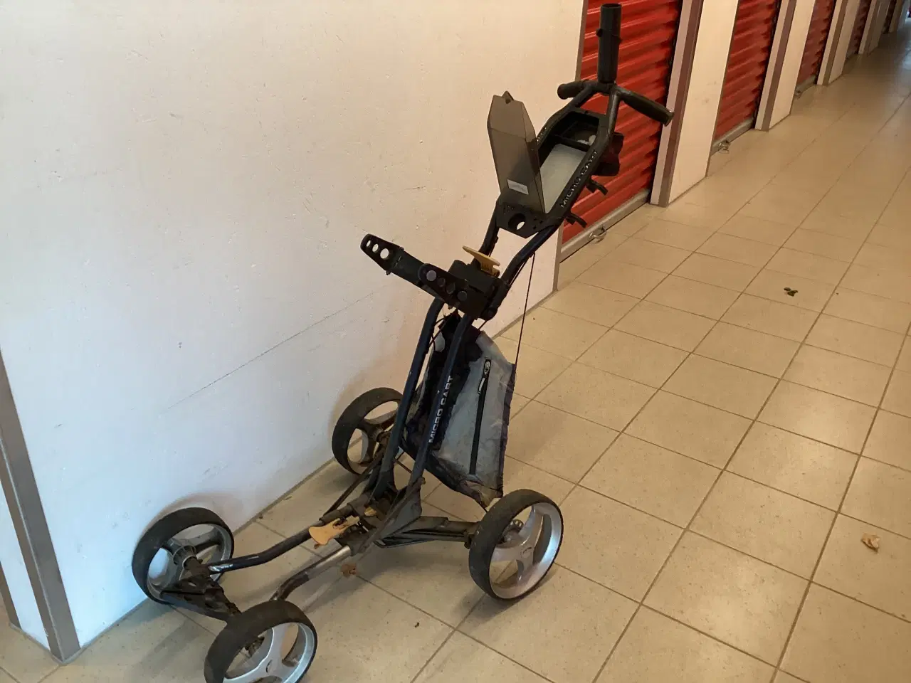 Billede 3 - Golfvogn 4 hjuls SUN MUNTAIN  m/ transport taske.