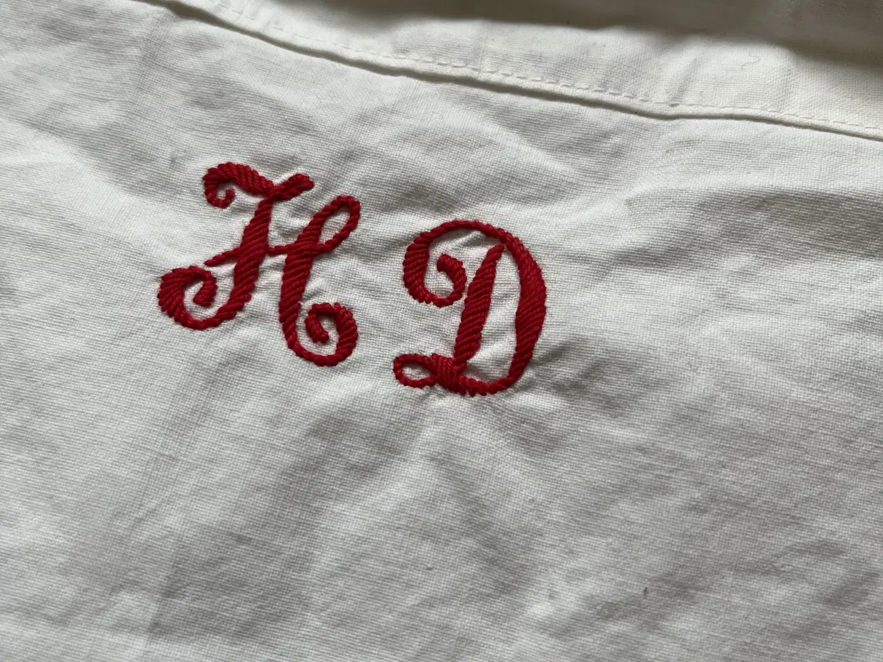 Billede 2 - Sengetæppe med broderi