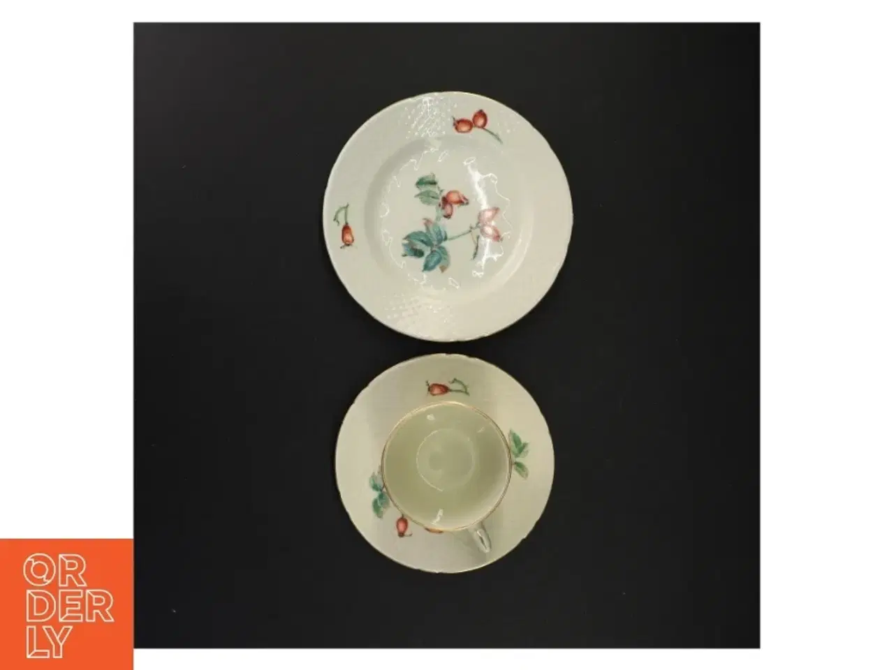 Billede 3 - Porcelæn tekop med underkop og desserttallerken fra Bing Og Grøndal (str. Diameter 15 og en halv cm kop 6 xn 7 cm)