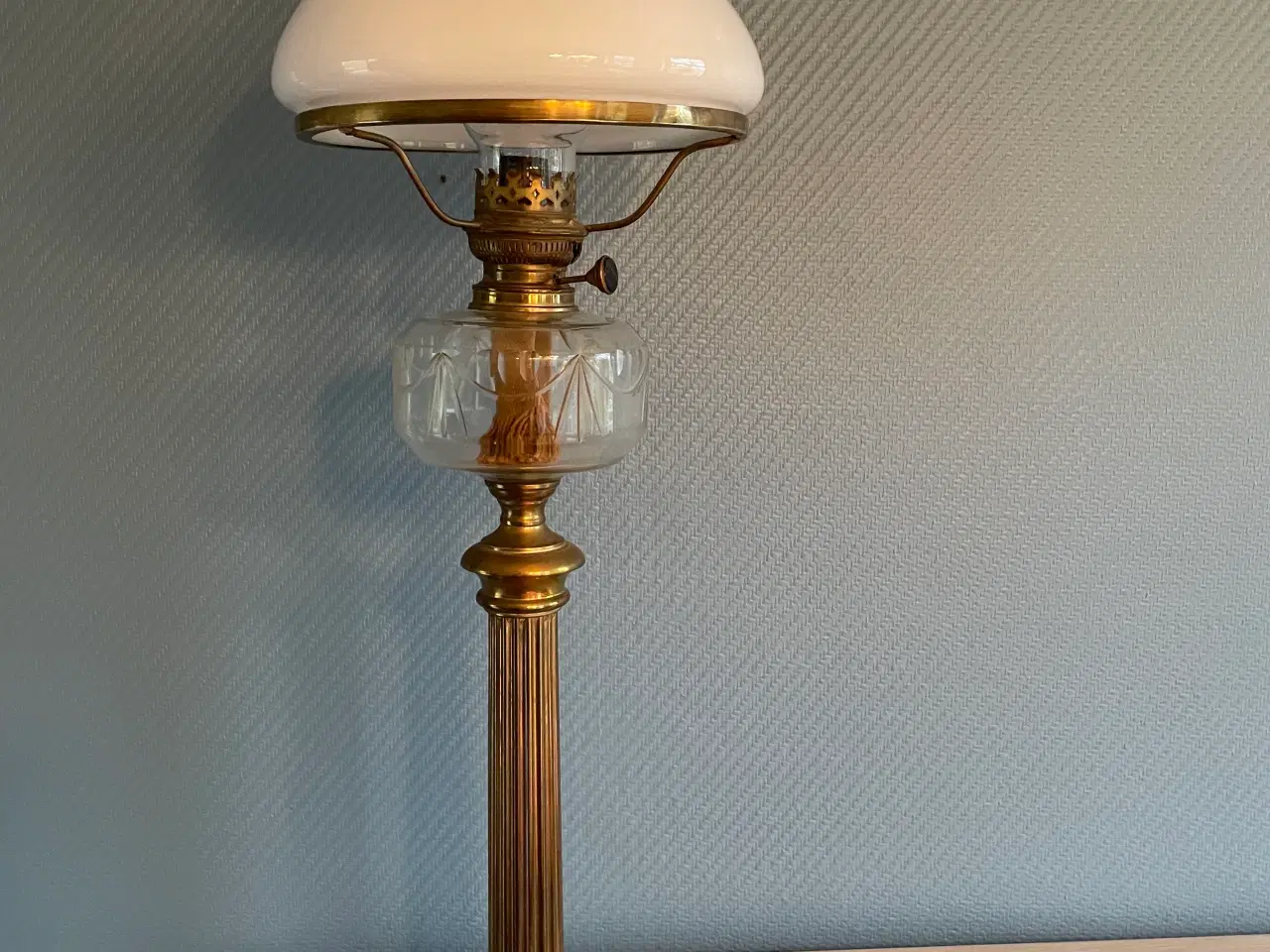 Billede 1 - Antik Petroleumslampe