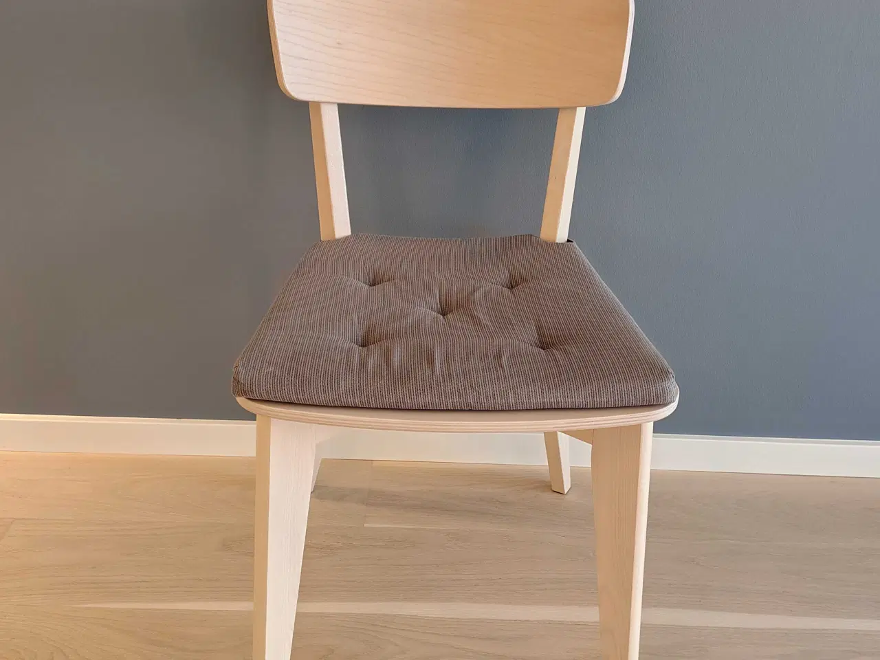 Billede 5 - Spisebord og 4 stole i ask ubrugt