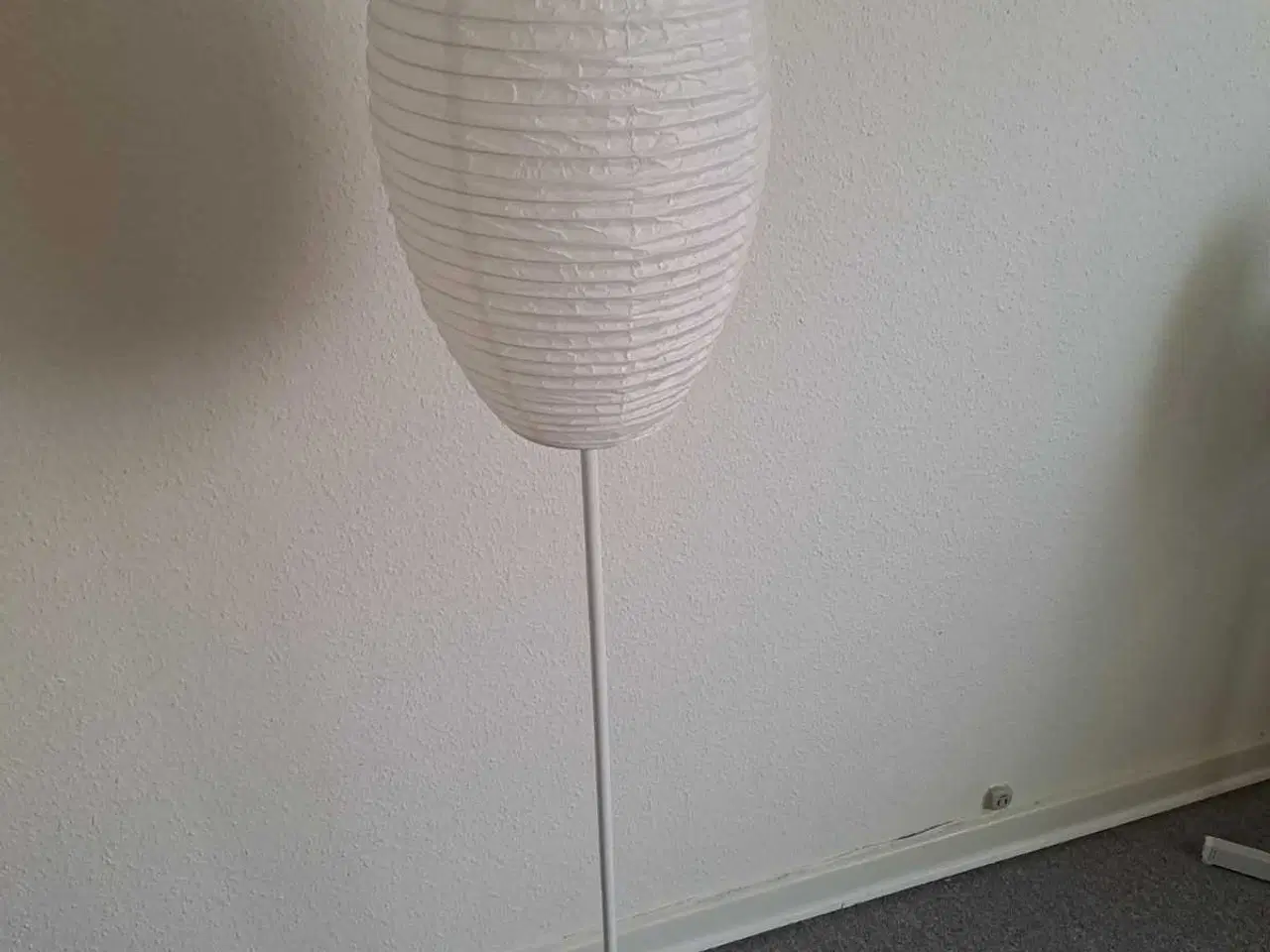 Billede 1 - Fin lang lampe