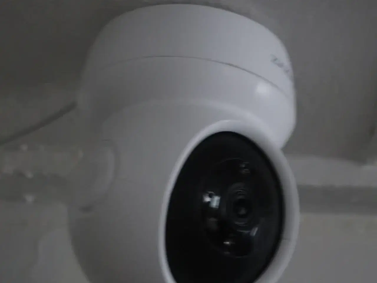 Billede 2 - 2 stk. overvågningskamera EZVIZ