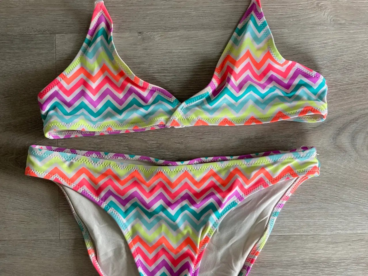 Billede 1 - Bikini str. 152