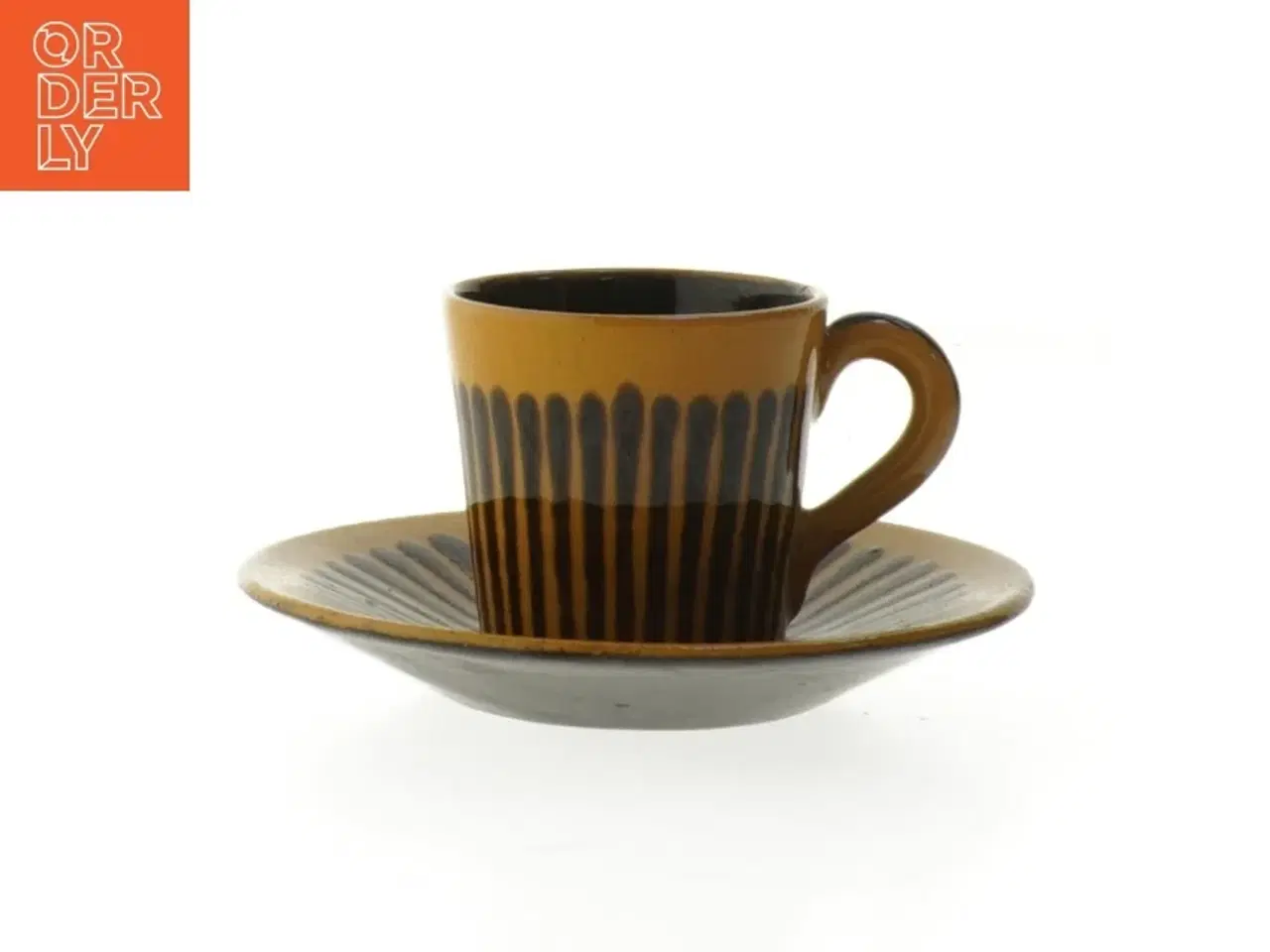 Billede 1 - Retro Kaffekop med underkop (str. Tallerken. ø. 11,5 cm. kop. ø. 5,5 cm. længde. 5,5 cm)