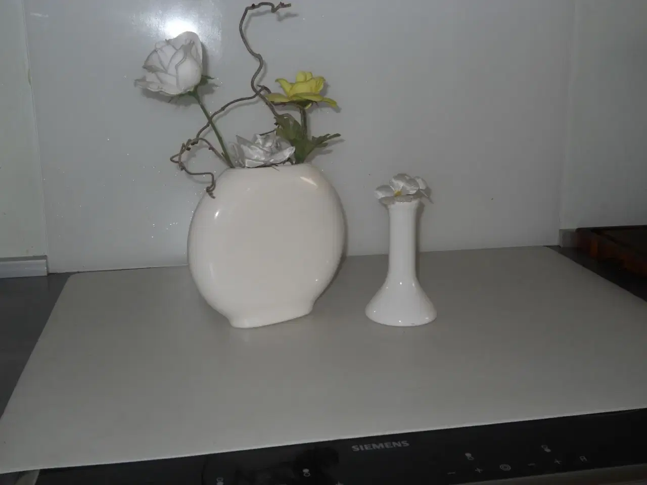 Billede 2 - Hvid Vase og lysstage
