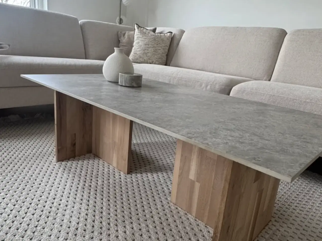 Billede 1 - Unikt sofabord i marmorlook klinke med egetræsben