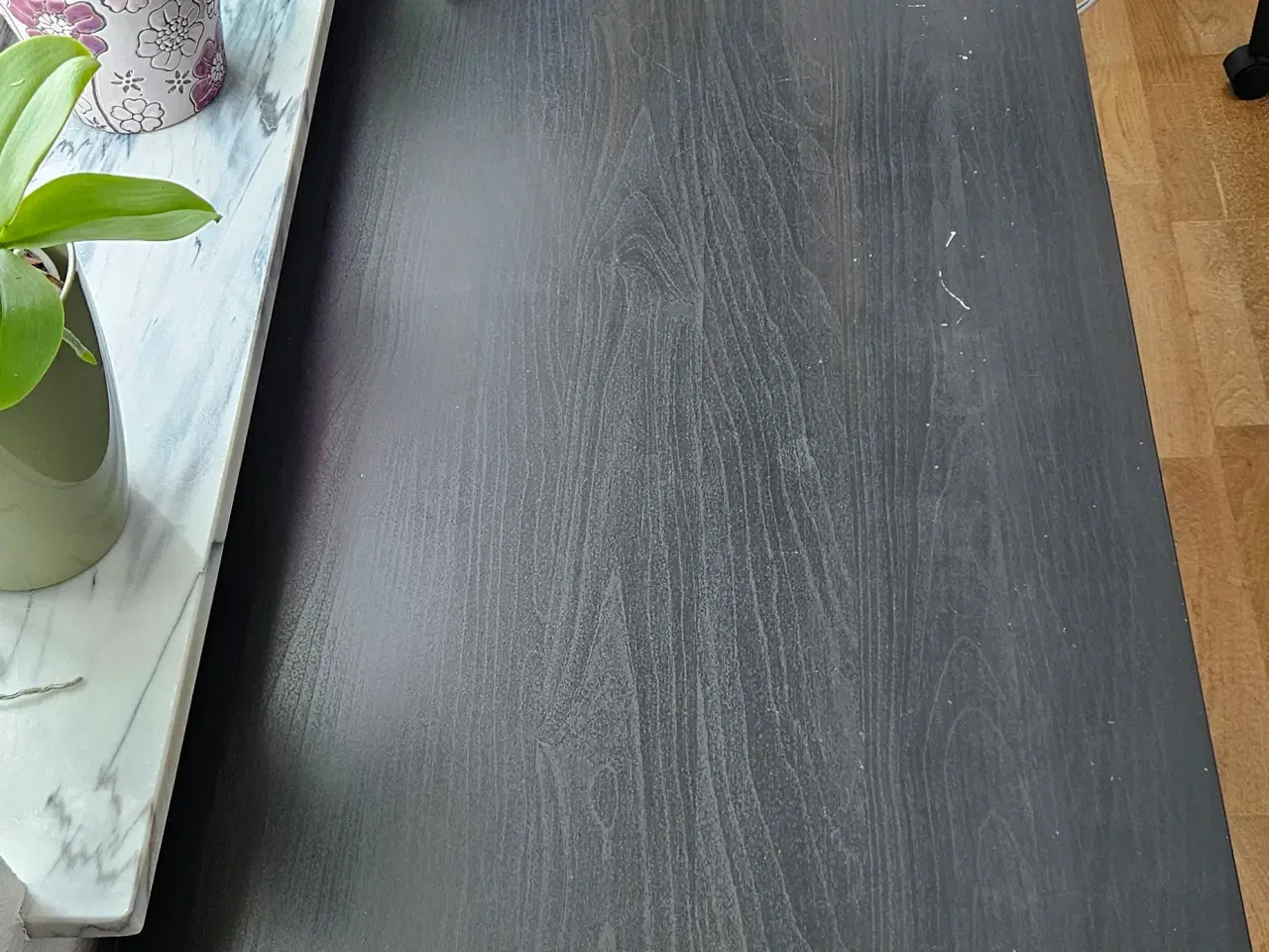 Billede 12 - Sovesofa, Reol, lille kommode på hjul, skrivebord,