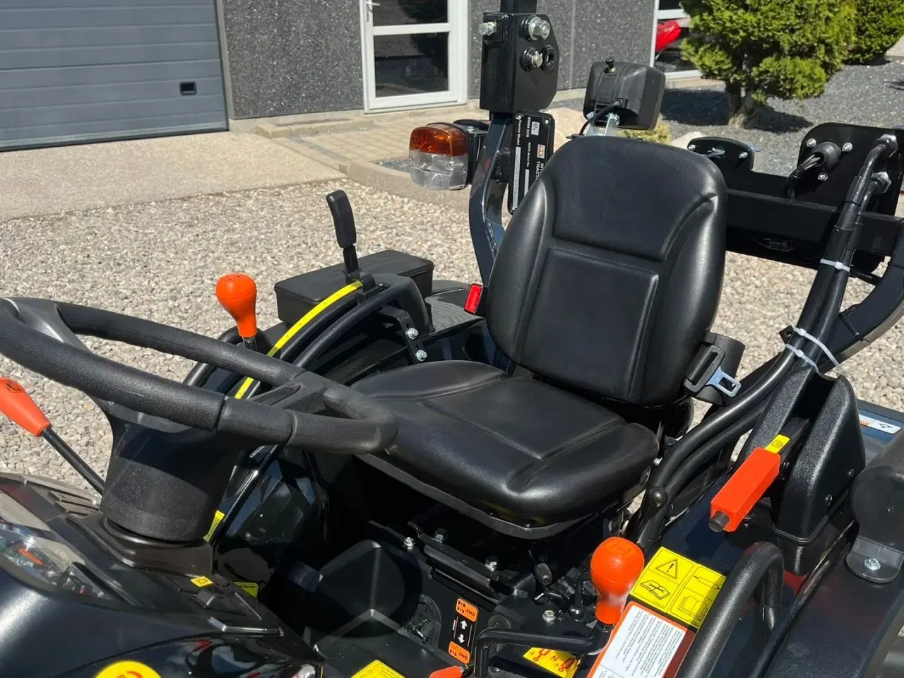 Billede 6 - Solis S26 Limited Edition i sort 6+2 Gearmaskine med Servostyring og brede traktorhjul
