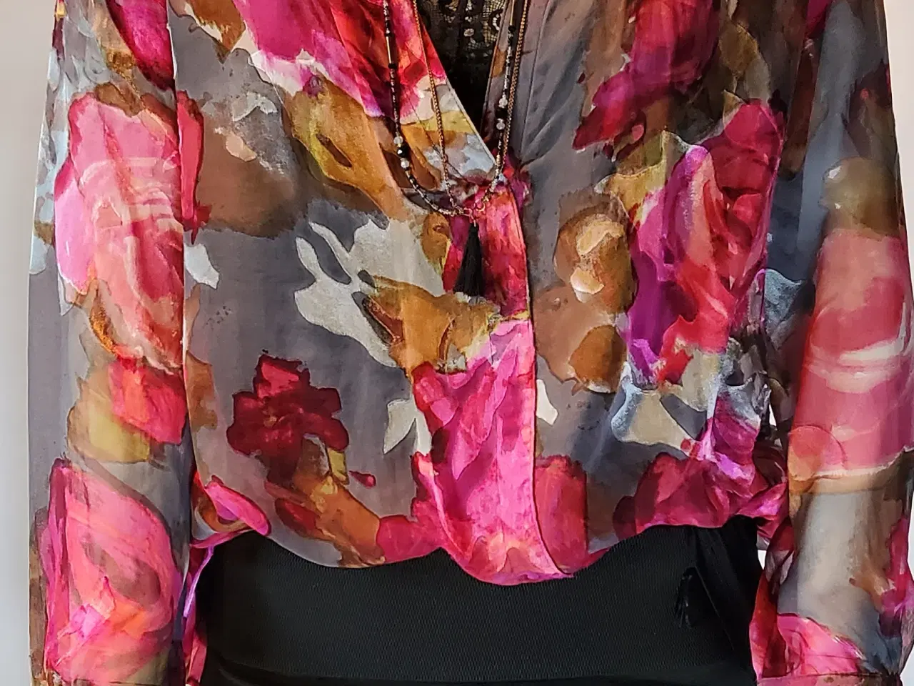 Billede 2 - Smuk, tynd skjorte I pink og rosa nuancer