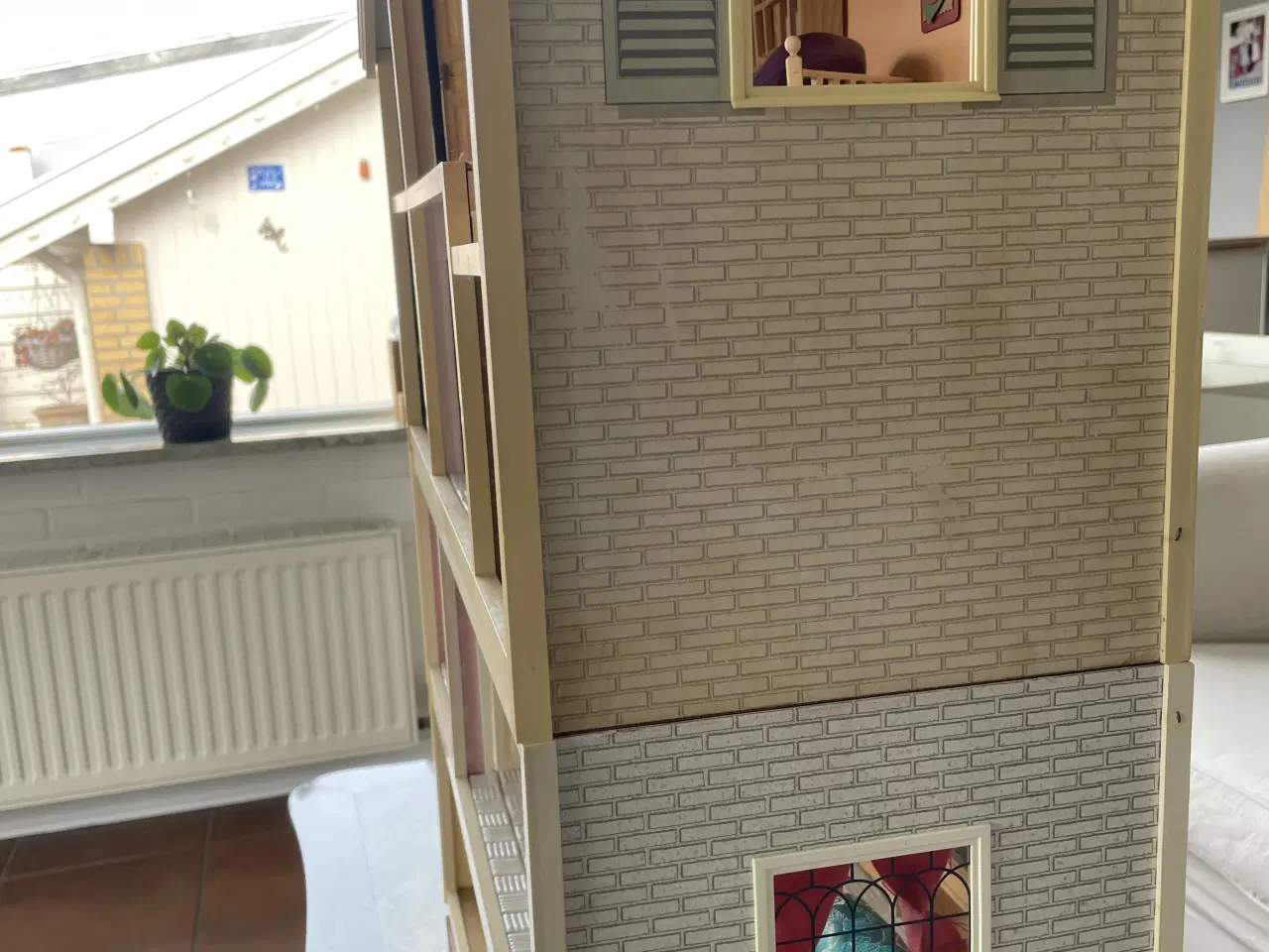 Billede 11 - Lumbydukkehus m. 4 etager ink. møbler 