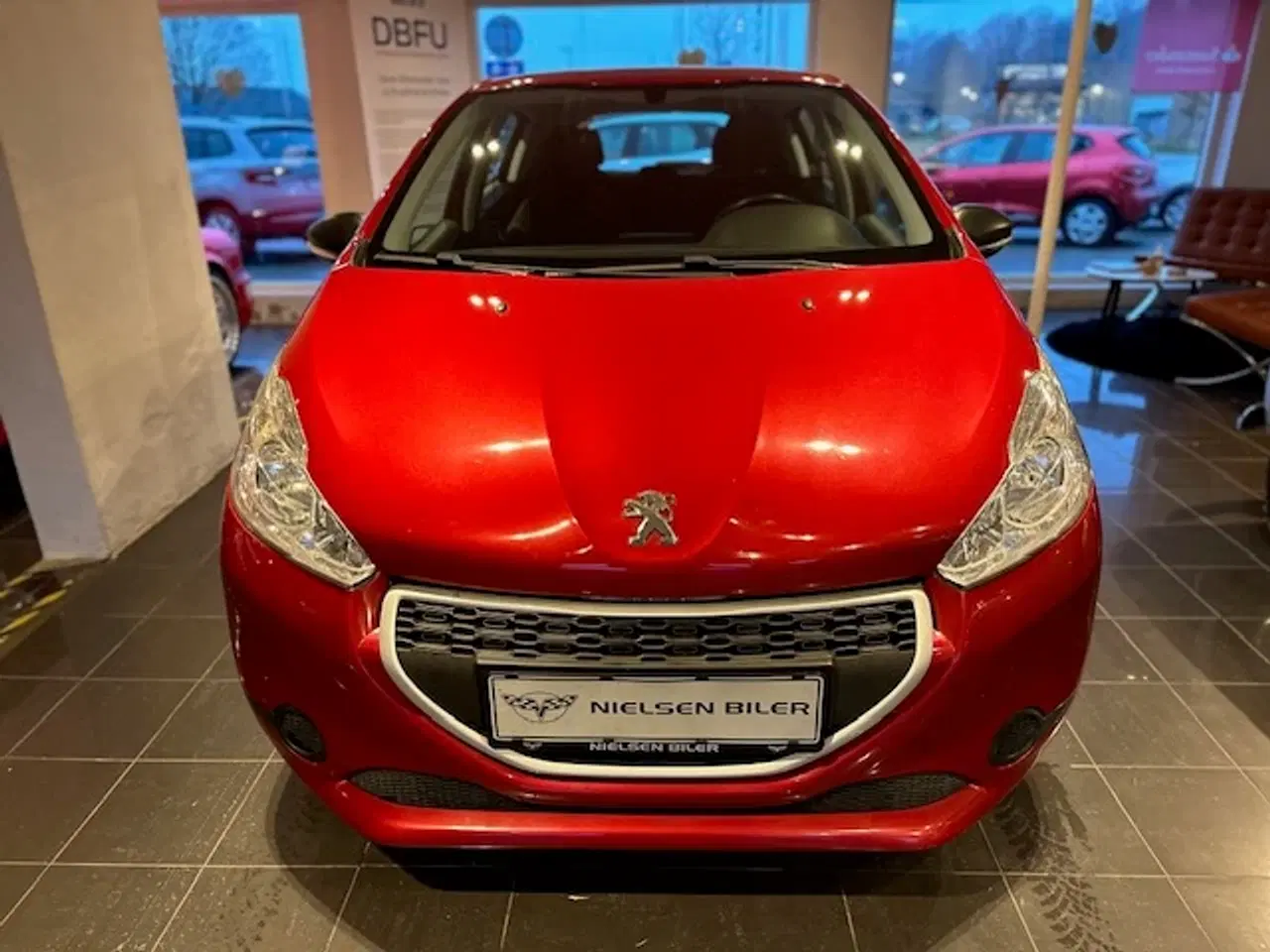 Billede 2 - 208 med fuld service.