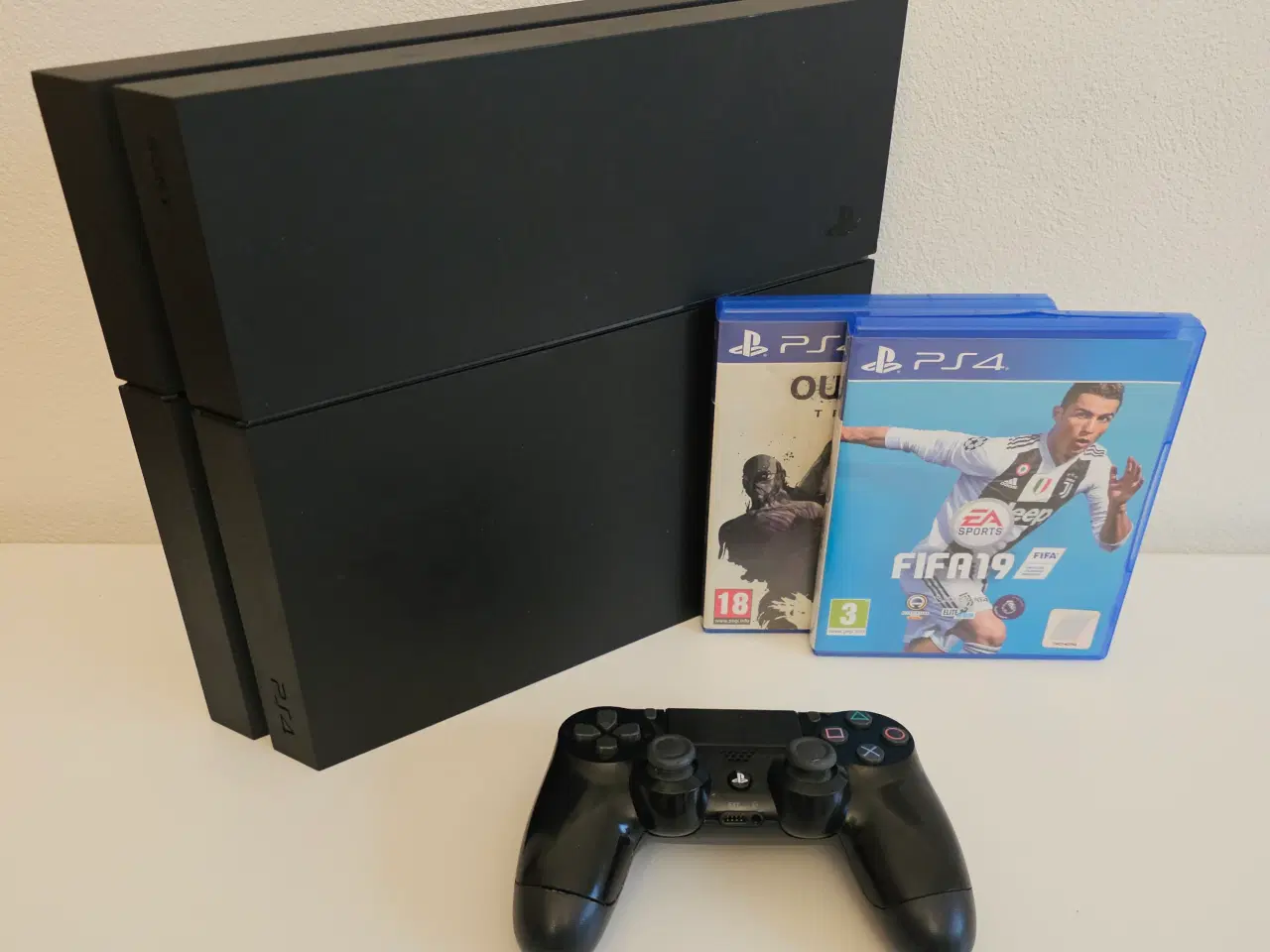 Billede 1 - PS4 Slim 500GB + Fifa 19 og Outlast Trinity