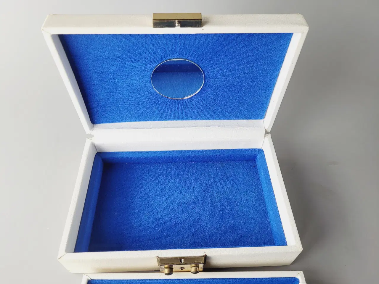 Billede 4 - Fin gammel smykkeskrin med beklædning indvendig