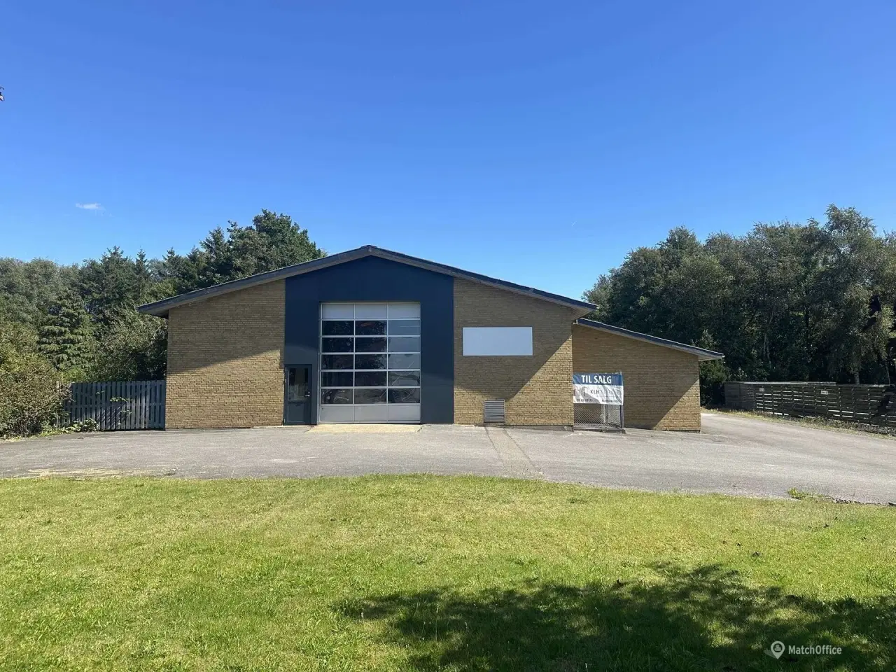 Billede 1 - Velbeliggende industriejendom i Vejen udlejes!