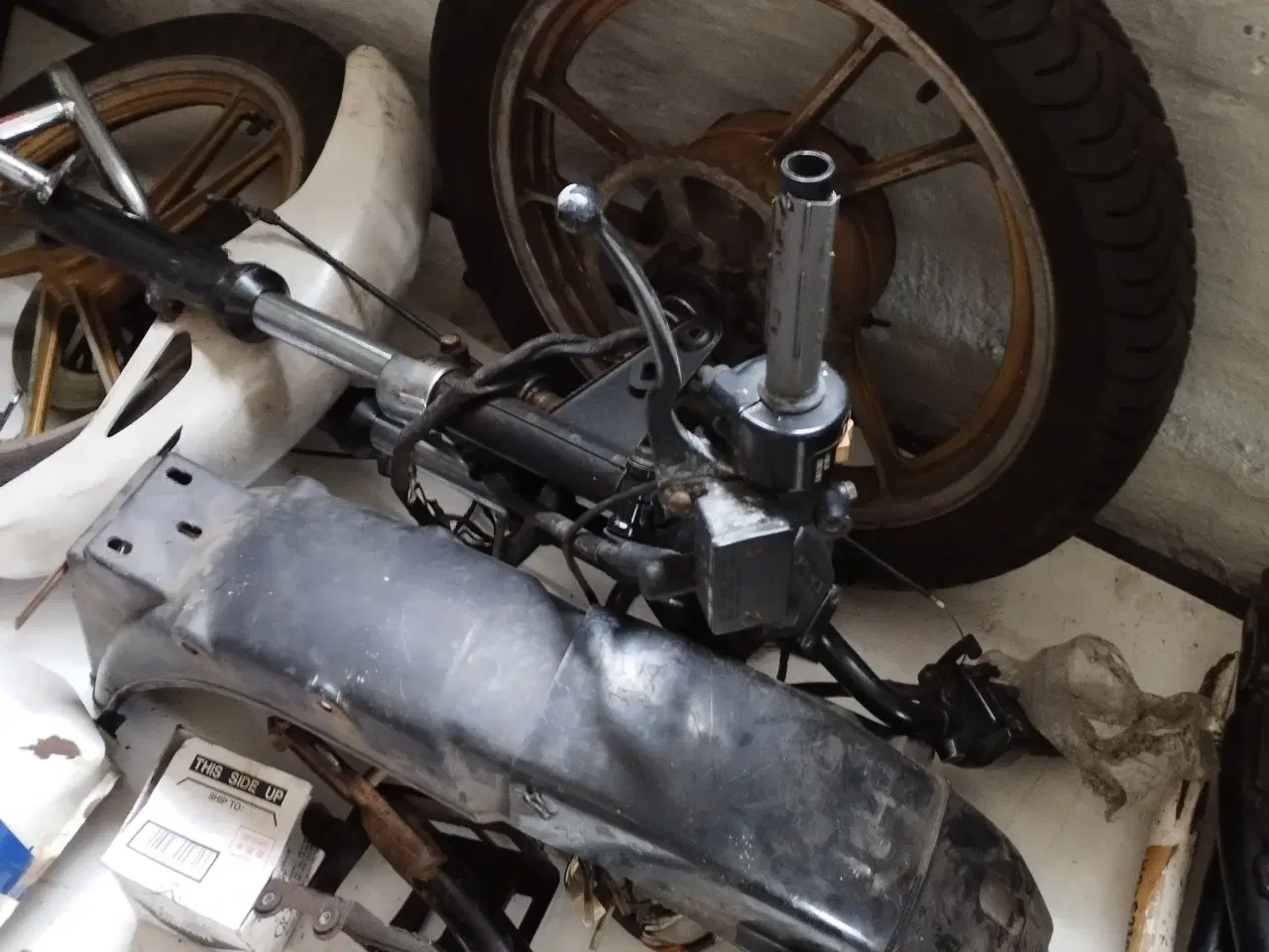 Billede 2 - Reservedele til Suzuki GSX 250, (se %) 