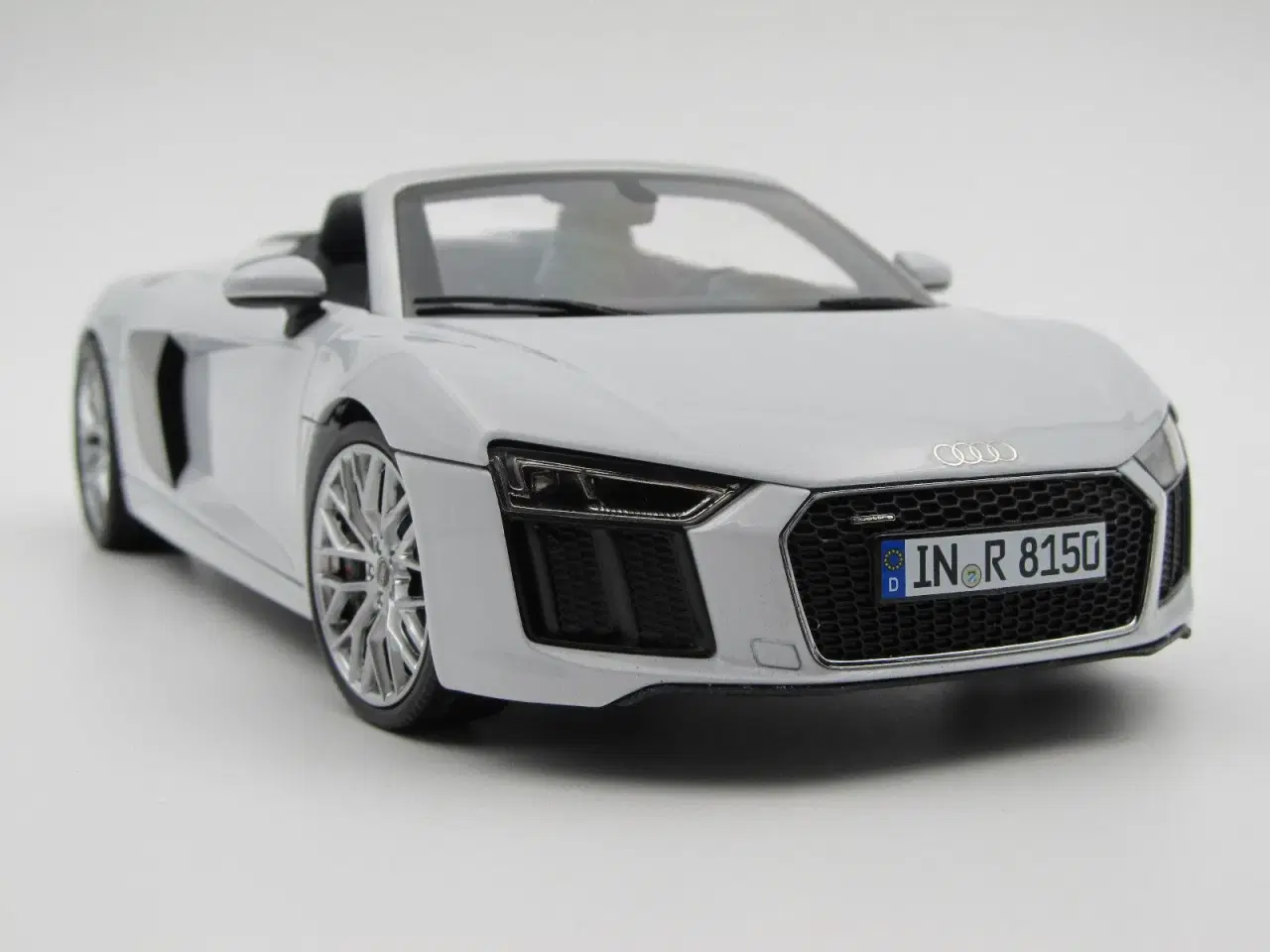 Billede 6 - AUDI Dealer Edition  2016 Audi R8 Spyder 1:18 