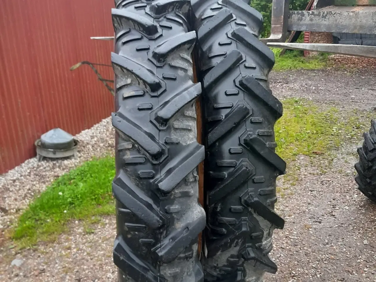 Billede 1 - Traktor dæk, 2stk