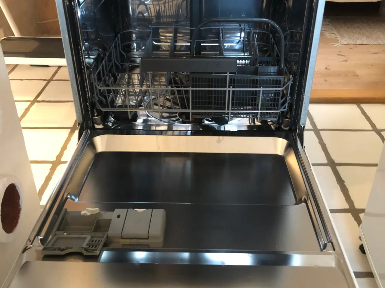 Billede 3 - AEG opvaskemaskine, underbygget