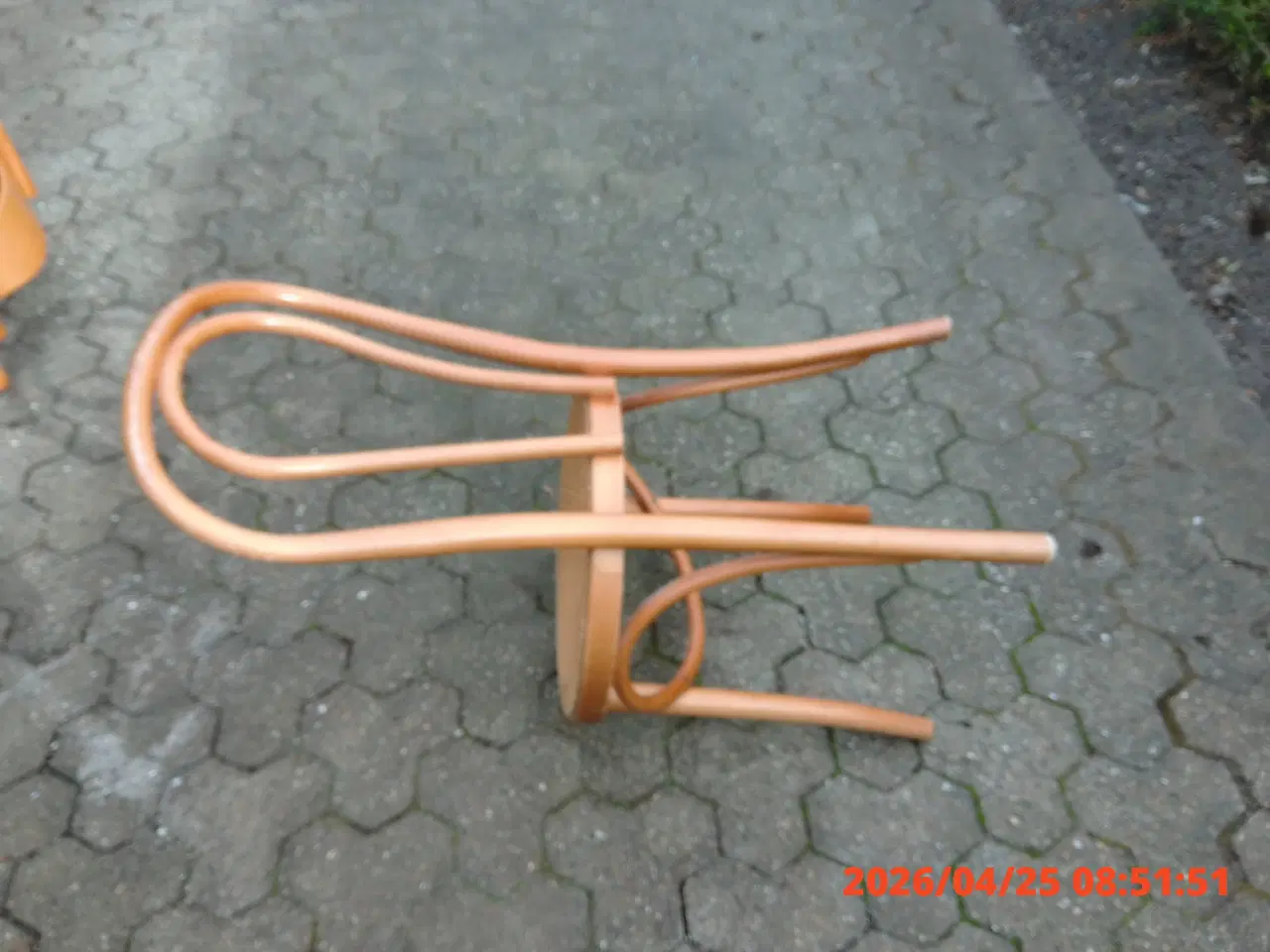 Billede 3 - Fin stol i lyst træ med rundt fletsæde.