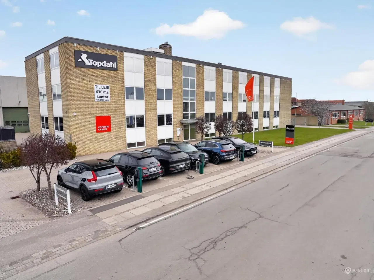 Billede 1 - Velbeliggende lagerlejemål med tilhørende kontorlokaler der giver mulighed for at indrette lejemålet efter behov.