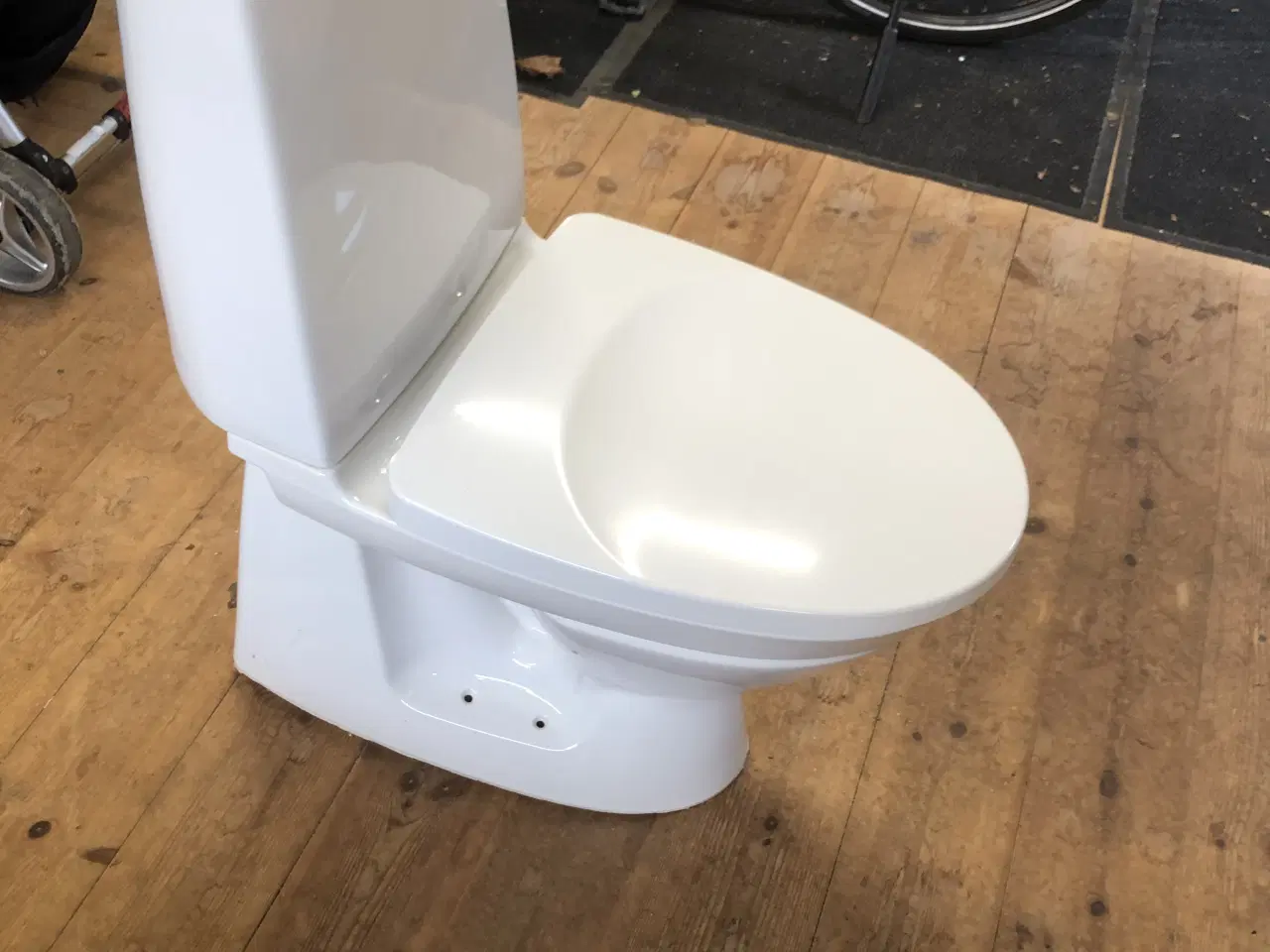 Billede 1 - IFØ toilet med soft luk sæde.