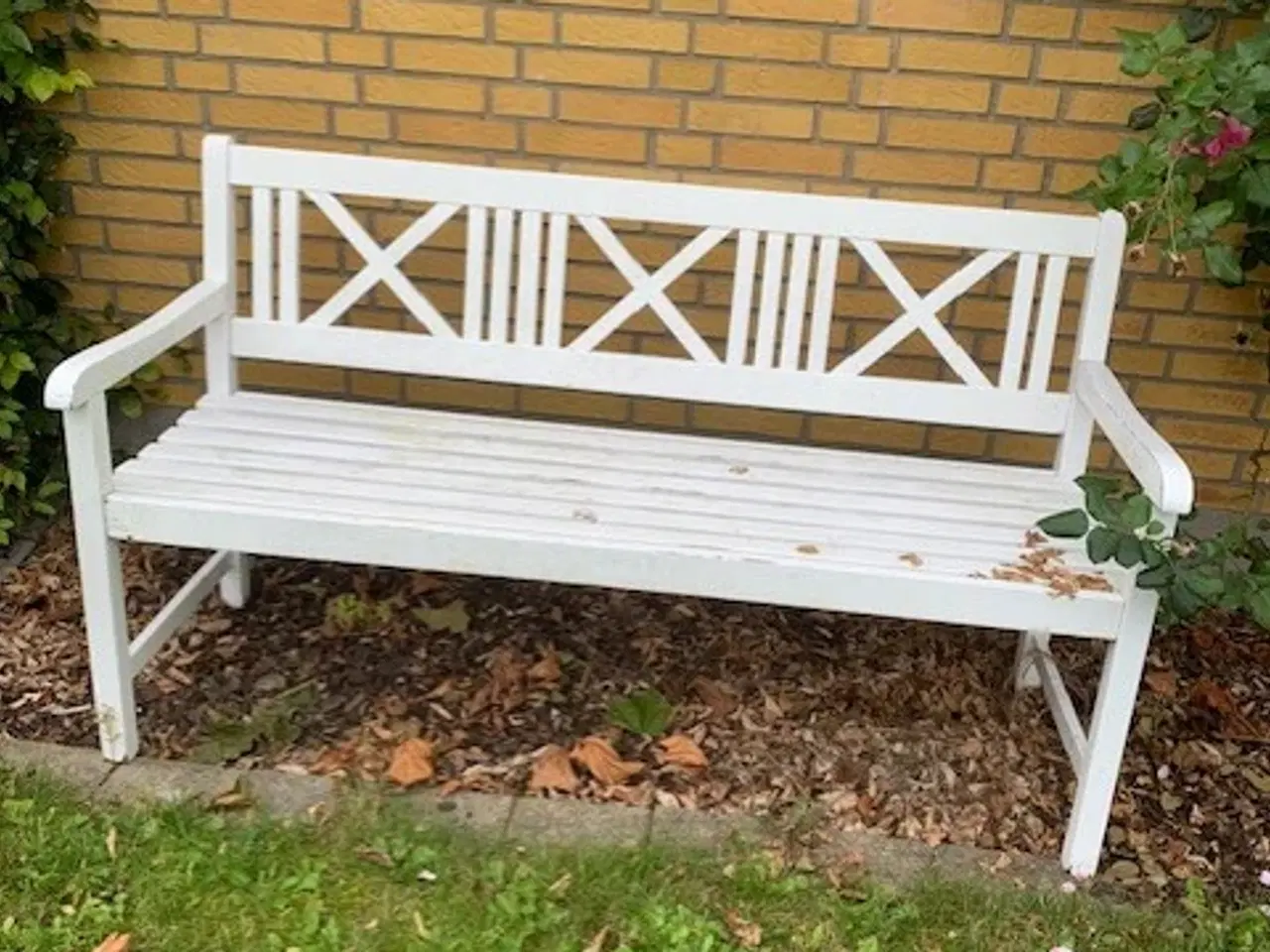 Billede 1 - havebænk i teaktræ hvidmalet ,,, skal afhentes 