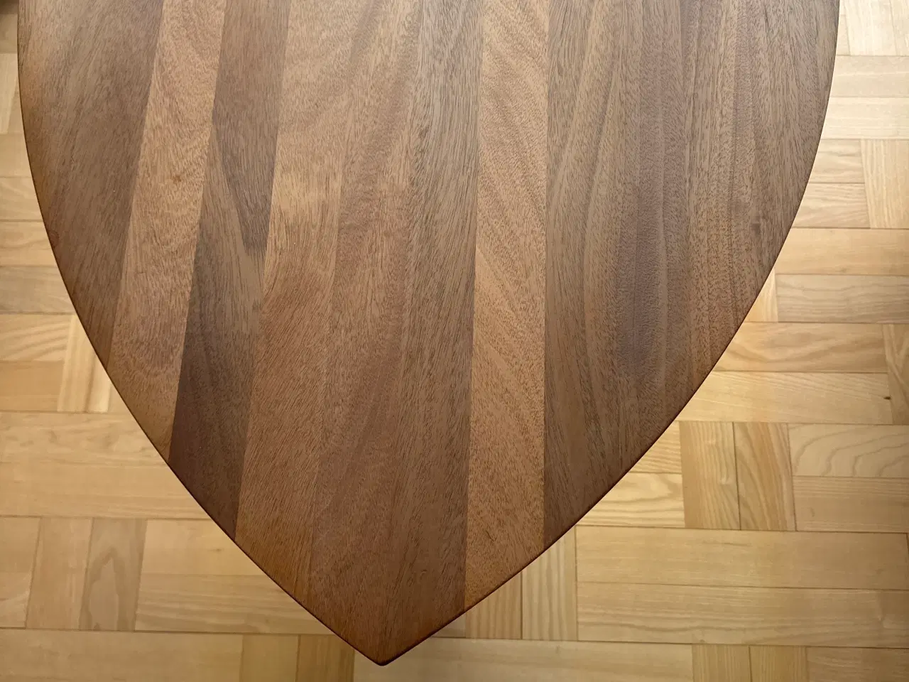 Billede 1 - Lille bord i kirsebærtræ sælges 