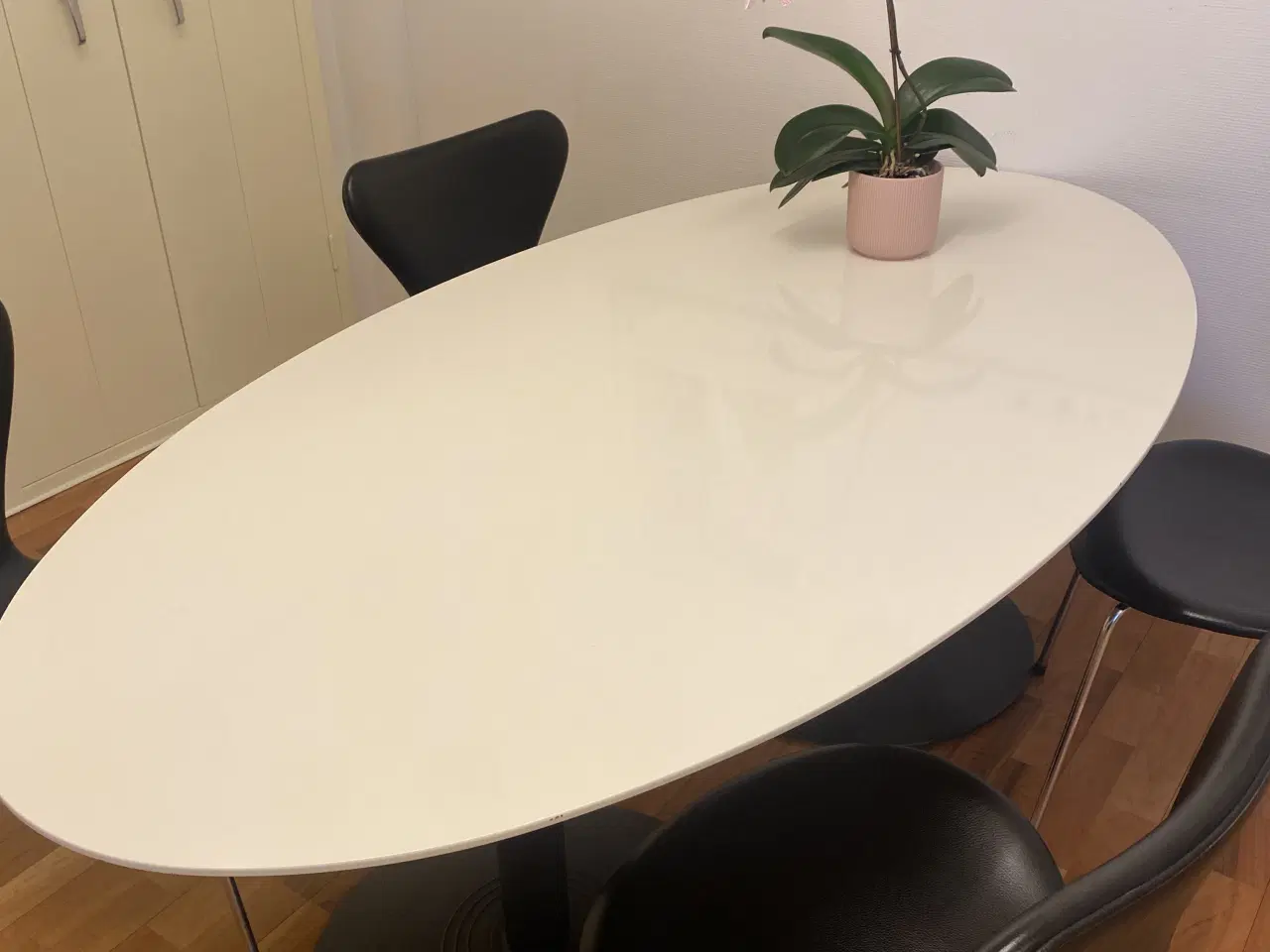 Billede 1 - Ovalt spisebord bortgives mod afhentning