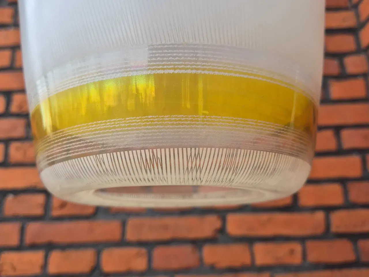 Billede 6 - Smuk glaslampe med gylden ring