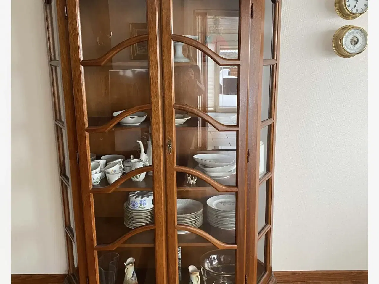 Billede 1 - Vitrineskab meget smukt 