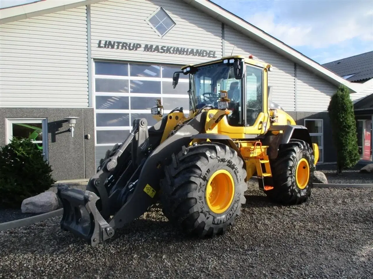 Billede 12 - Volvo L 70 H H2 BEMÆRK MED GARANTI FRA VOLVO FREM TIL DEN 18.6.2026. AGRICULTURE DK-maskine med lang arm, Co-Pilot & med 750mm Michelin MEGA X BIB hjul.