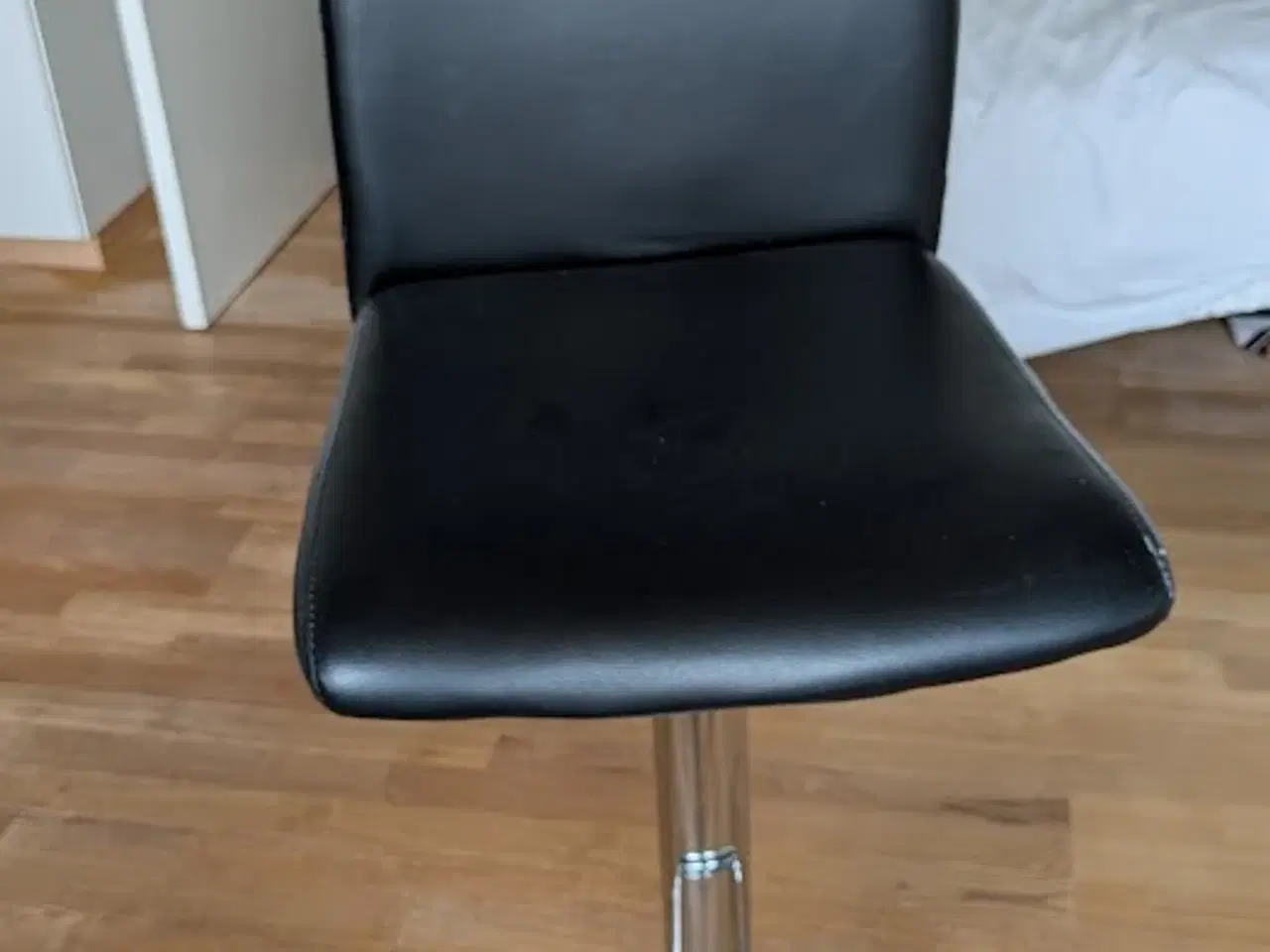 Billede 2 - Barstol, sort læderlook