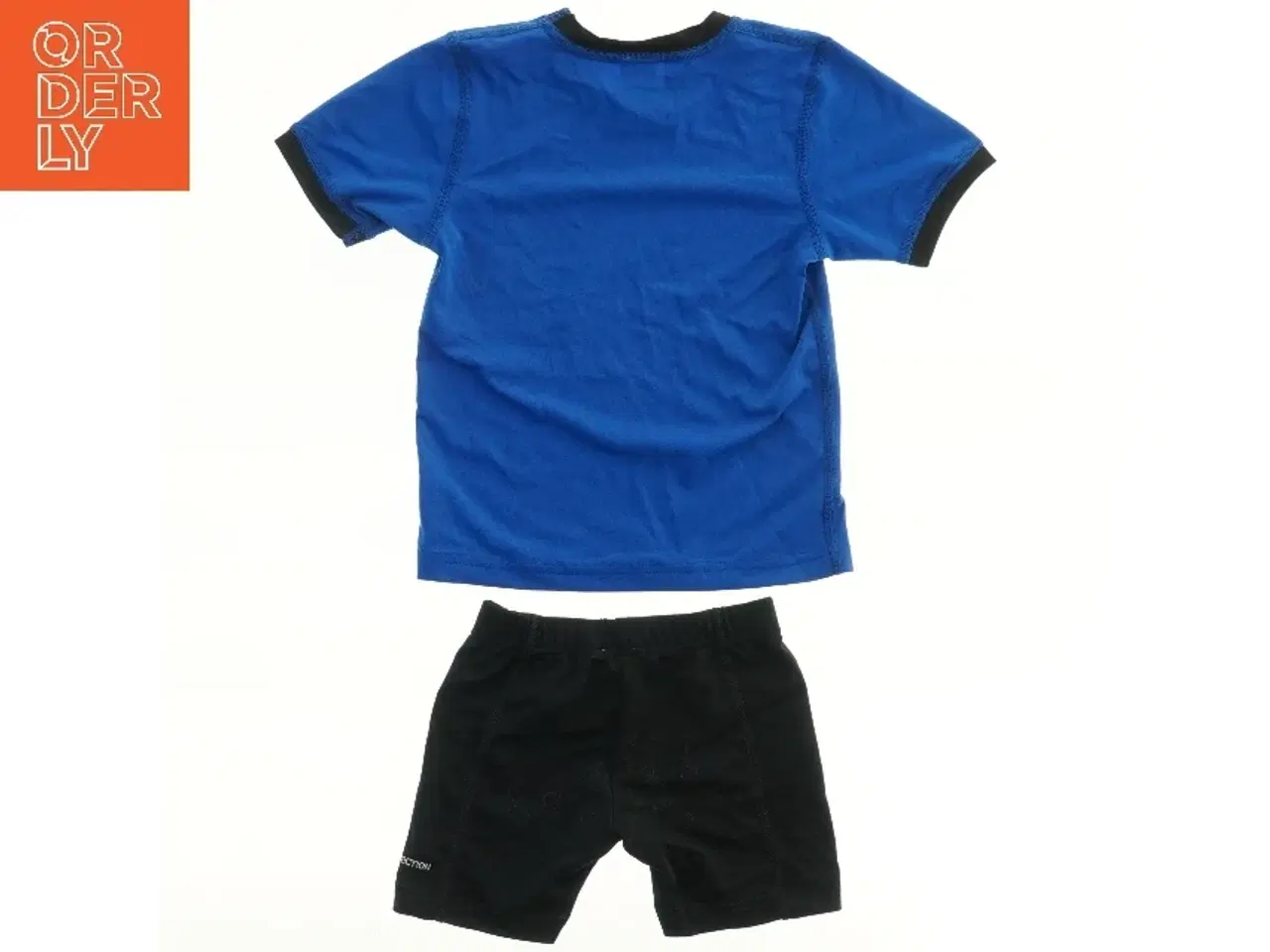 Billede 1 - Blå t-shirt og sorte short/bade sæt med fodboldmotiv fra Anky (str. 86)